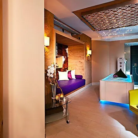 Fliana 4 Hotel